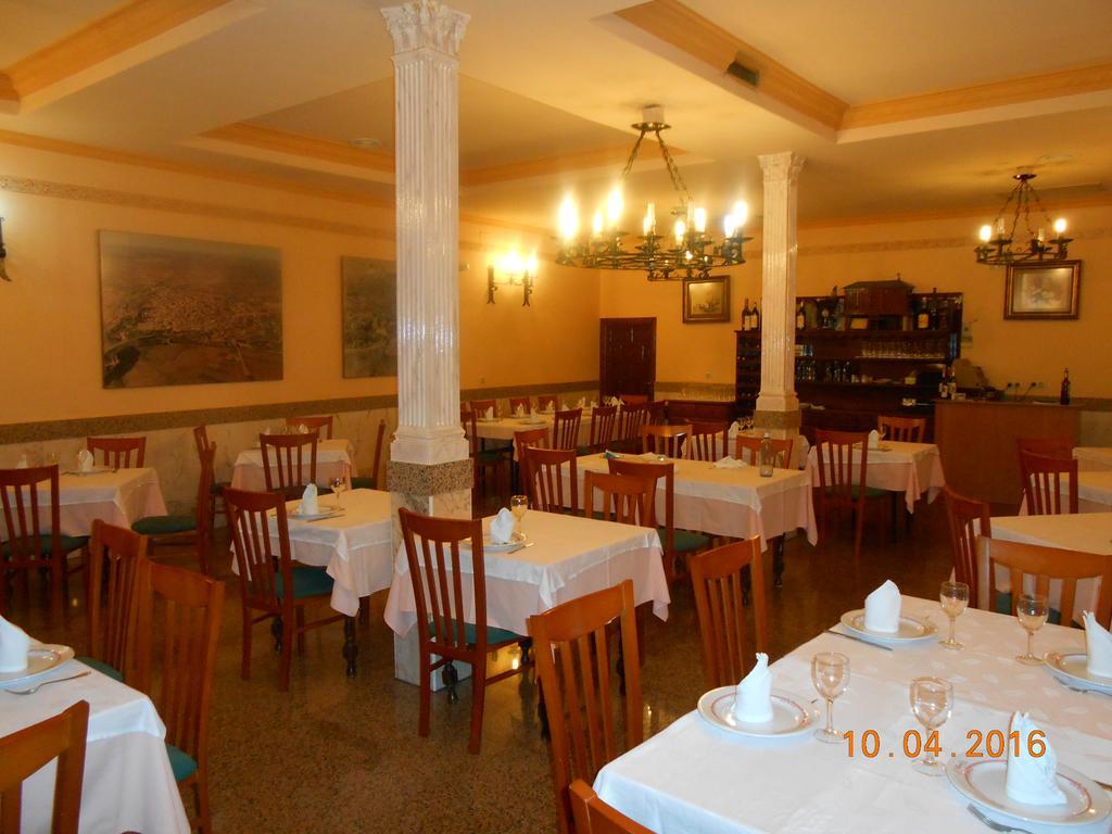 Apartahotel Los Hermanos Ocaña エクステリア 写真