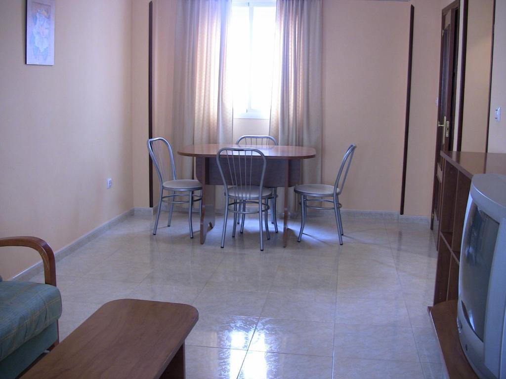 Apartahotel Los Hermanos Ocaña 部屋 写真