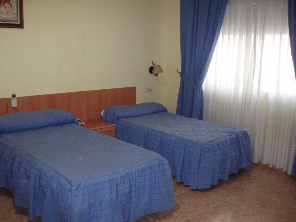 Apartahotel Los Hermanos Ocaña エクステリア 写真