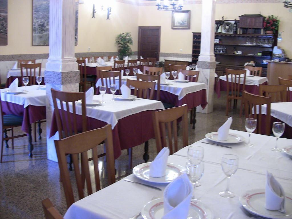 Apartahotel Los Hermanos Ocaña エクステリア 写真